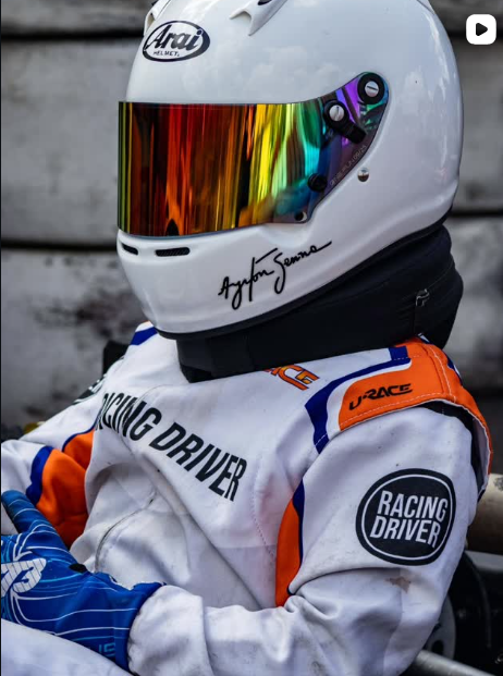 Ben Leite com capacete, concentrado antes de entrar na pista