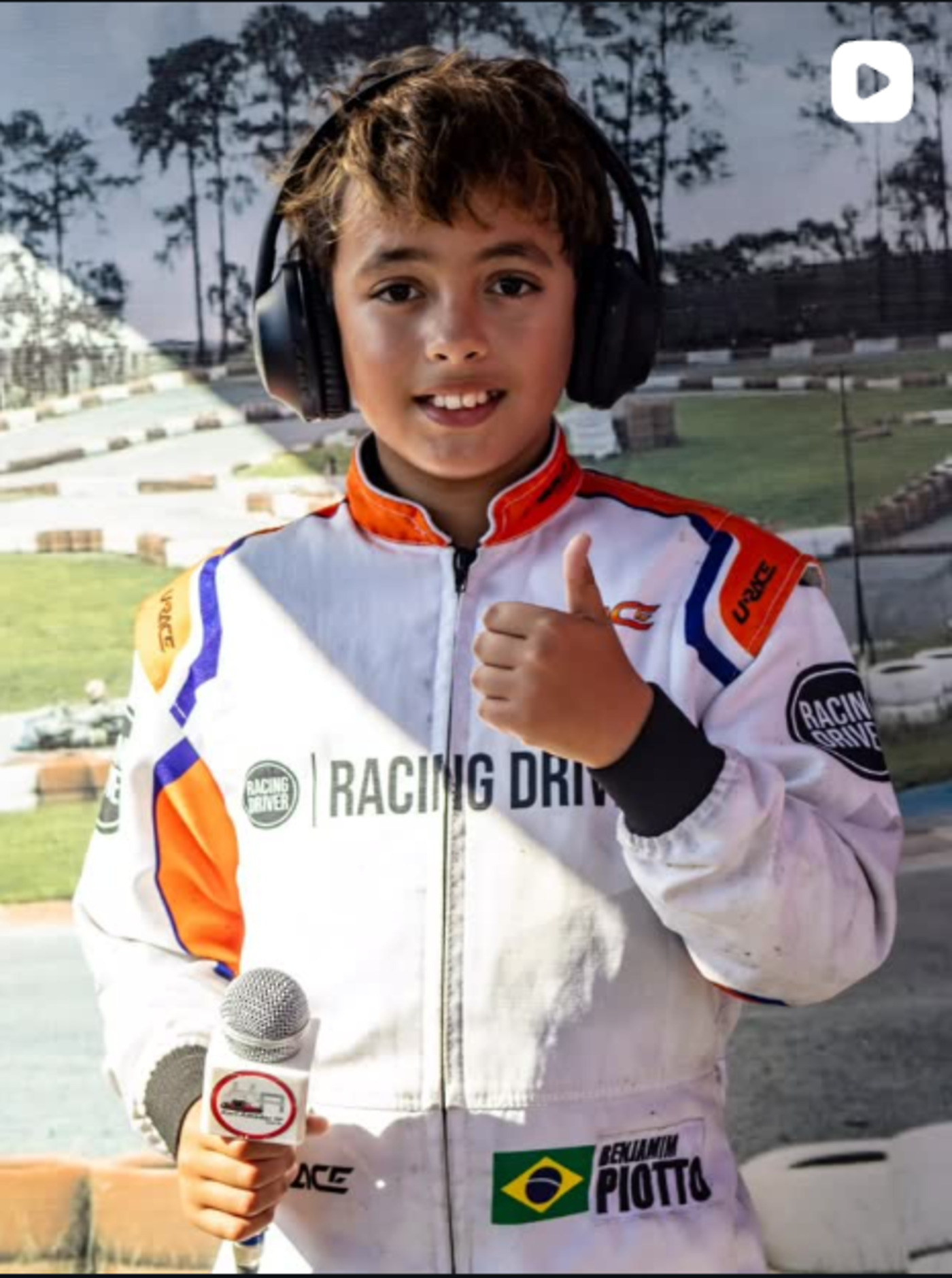 Retrato de Ben Leite no kartódromo