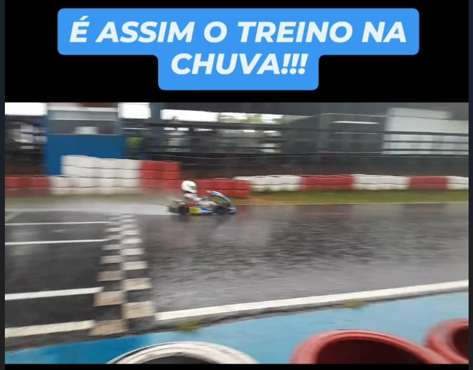 Ben Leite conduzindo o kart número 10 em uma sequência de curvas