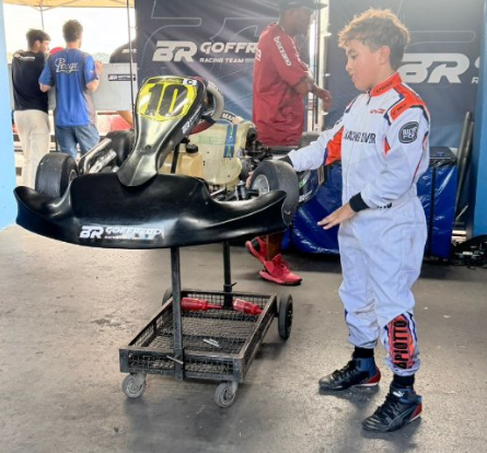 Ben Leite acompanhando a preparação do kart da BRGoffredo